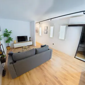Modern Haven For Urban Explorers By Rems Apartamento